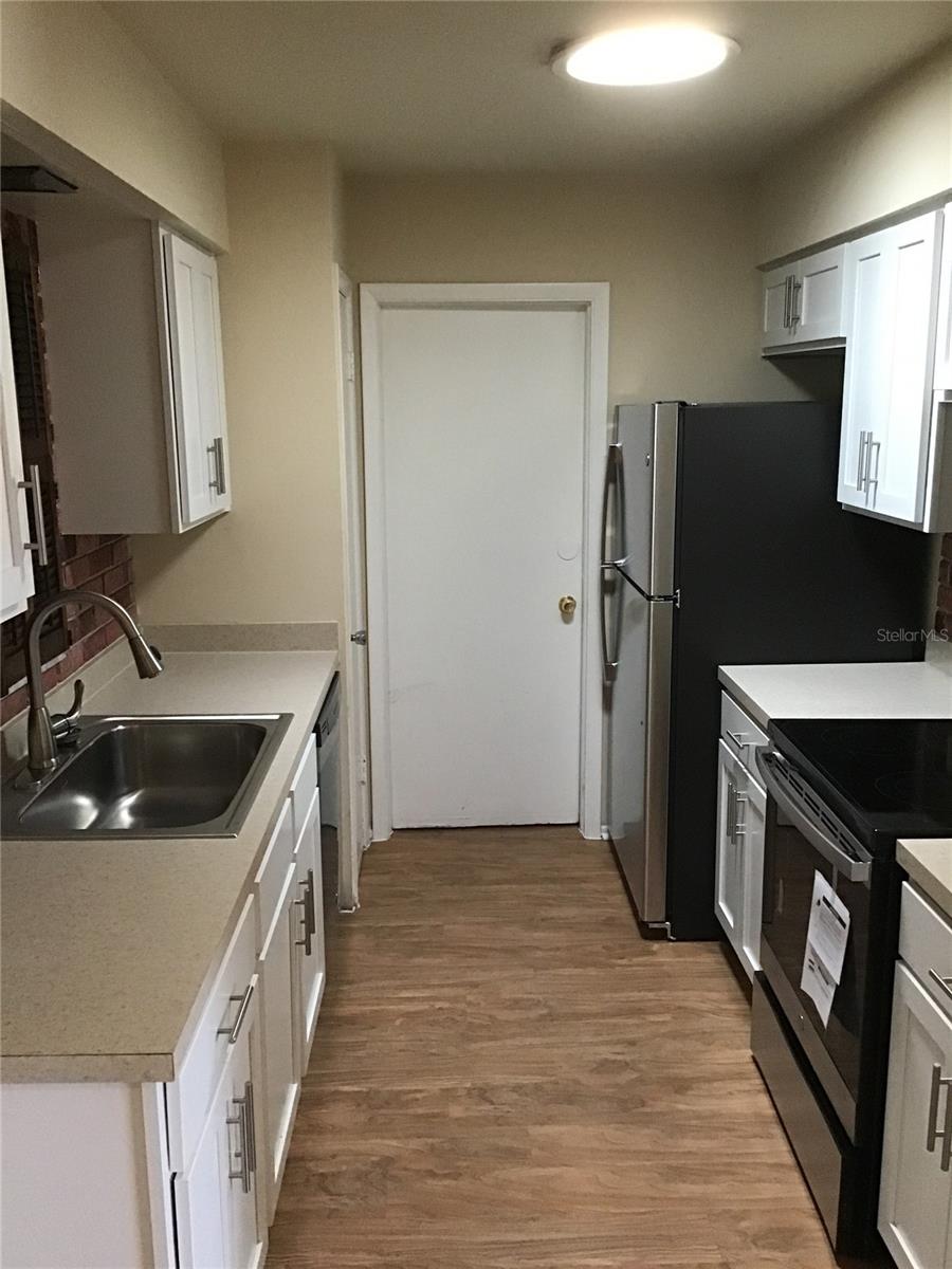 Image 5 of 20 For 7024 Chaucer Lane