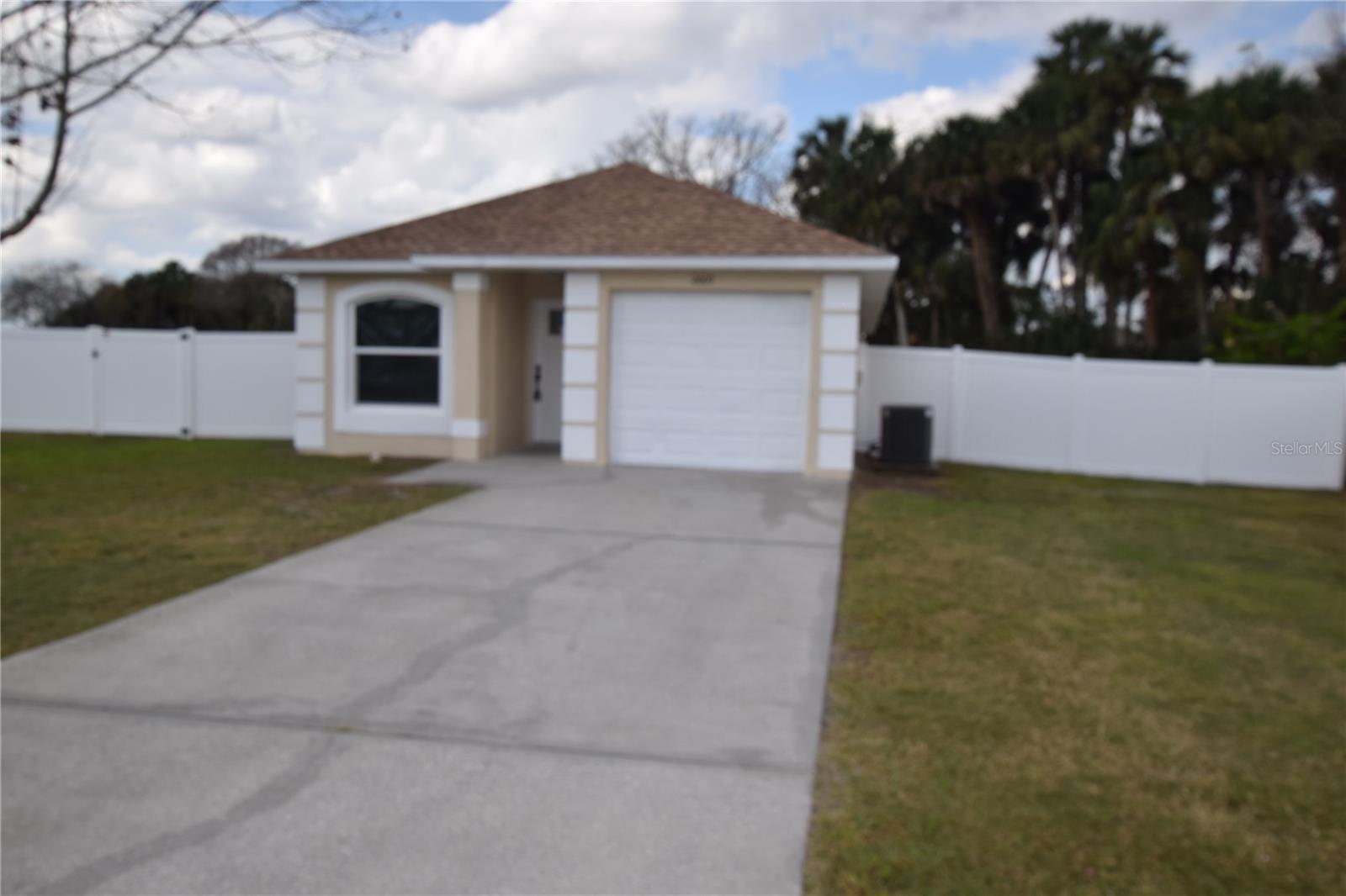 Image 2 of 42 For 2605 Daffadil Terrace