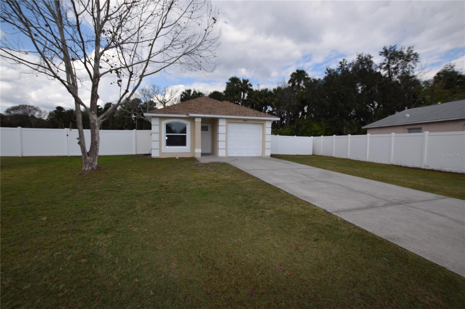 Image 3 of 42 For 2605 Daffadil Terrace