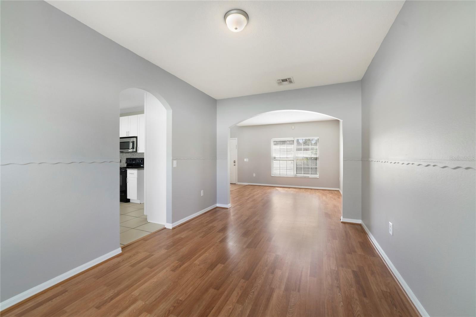 Image 10 of 24 For 211 Canterbury Court