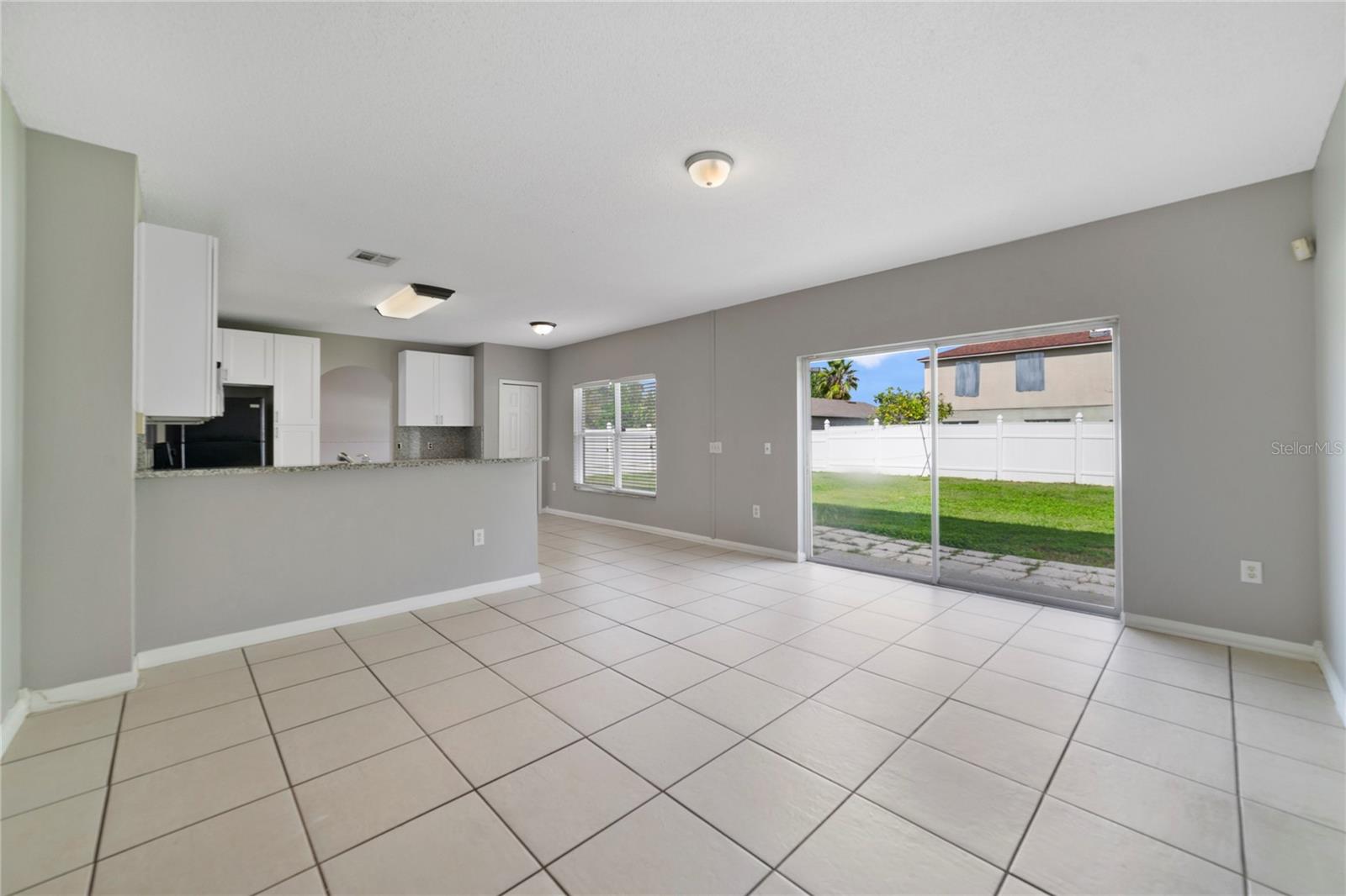 Image 11 of 24 For 211 Canterbury Court