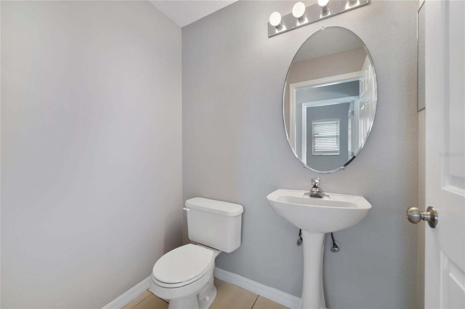Image 12 of 24 For 211 Canterbury Court