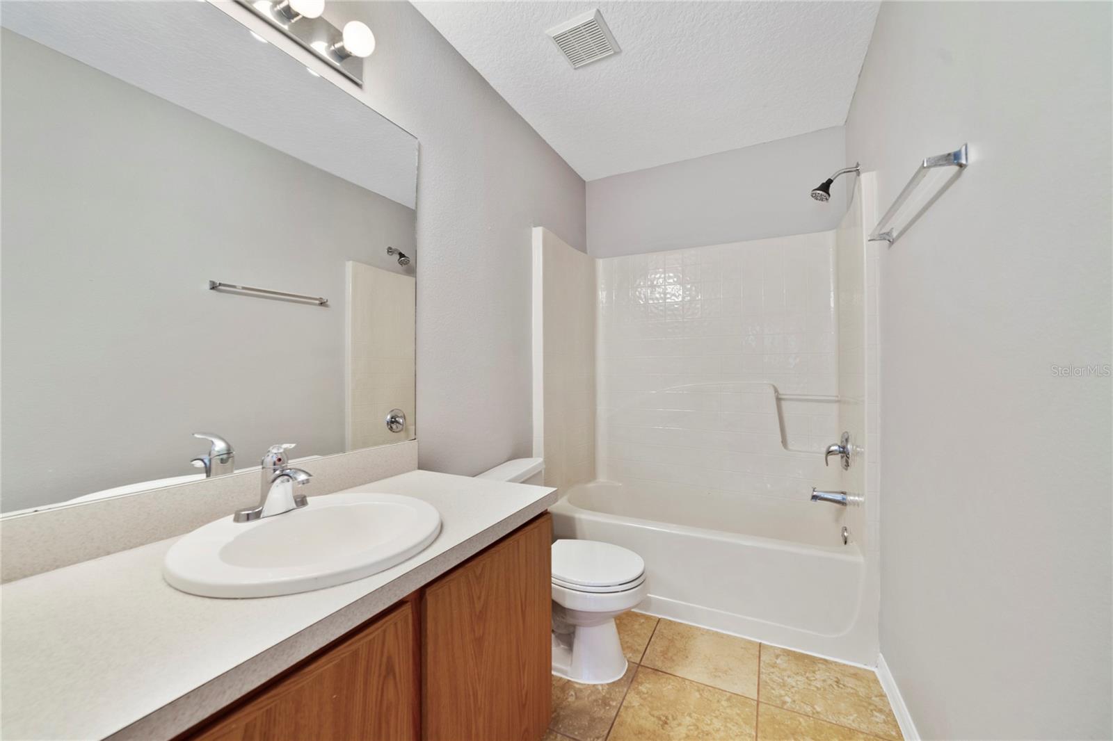 Image 15 of 24 For 211 Canterbury Court