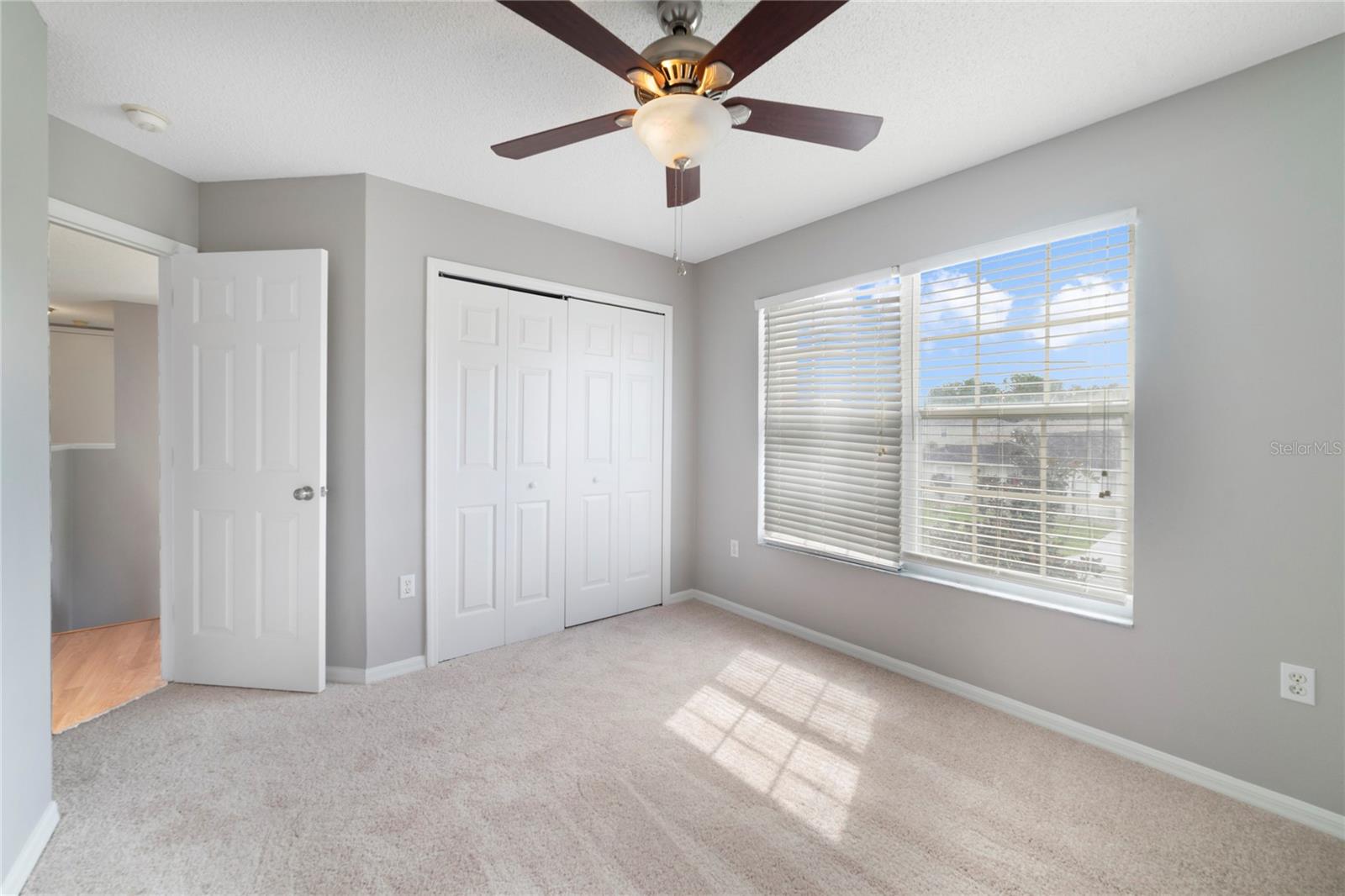 Image 18 of 24 For 211 Canterbury Court