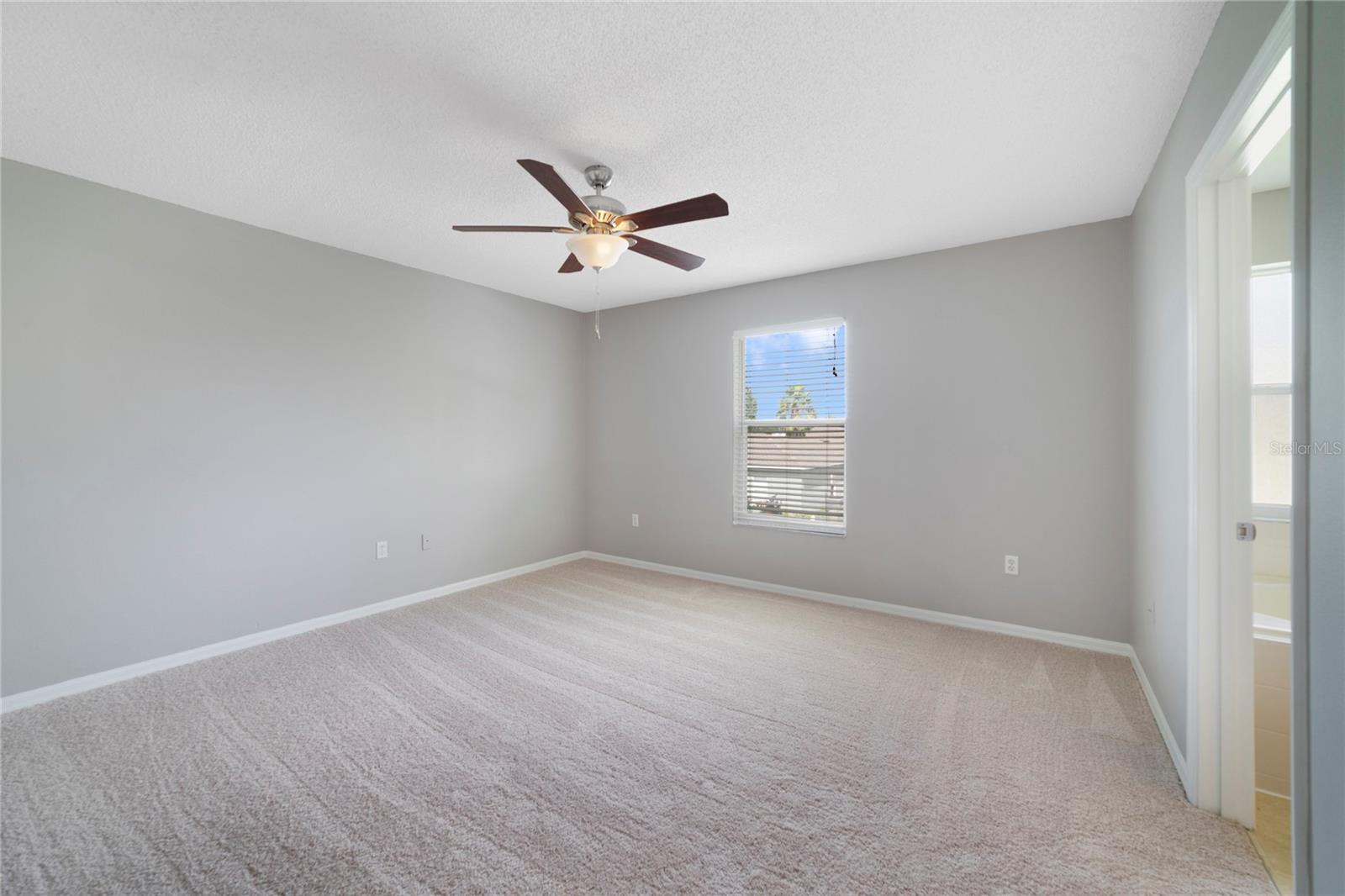 Image 19 of 24 For 211 Canterbury Court