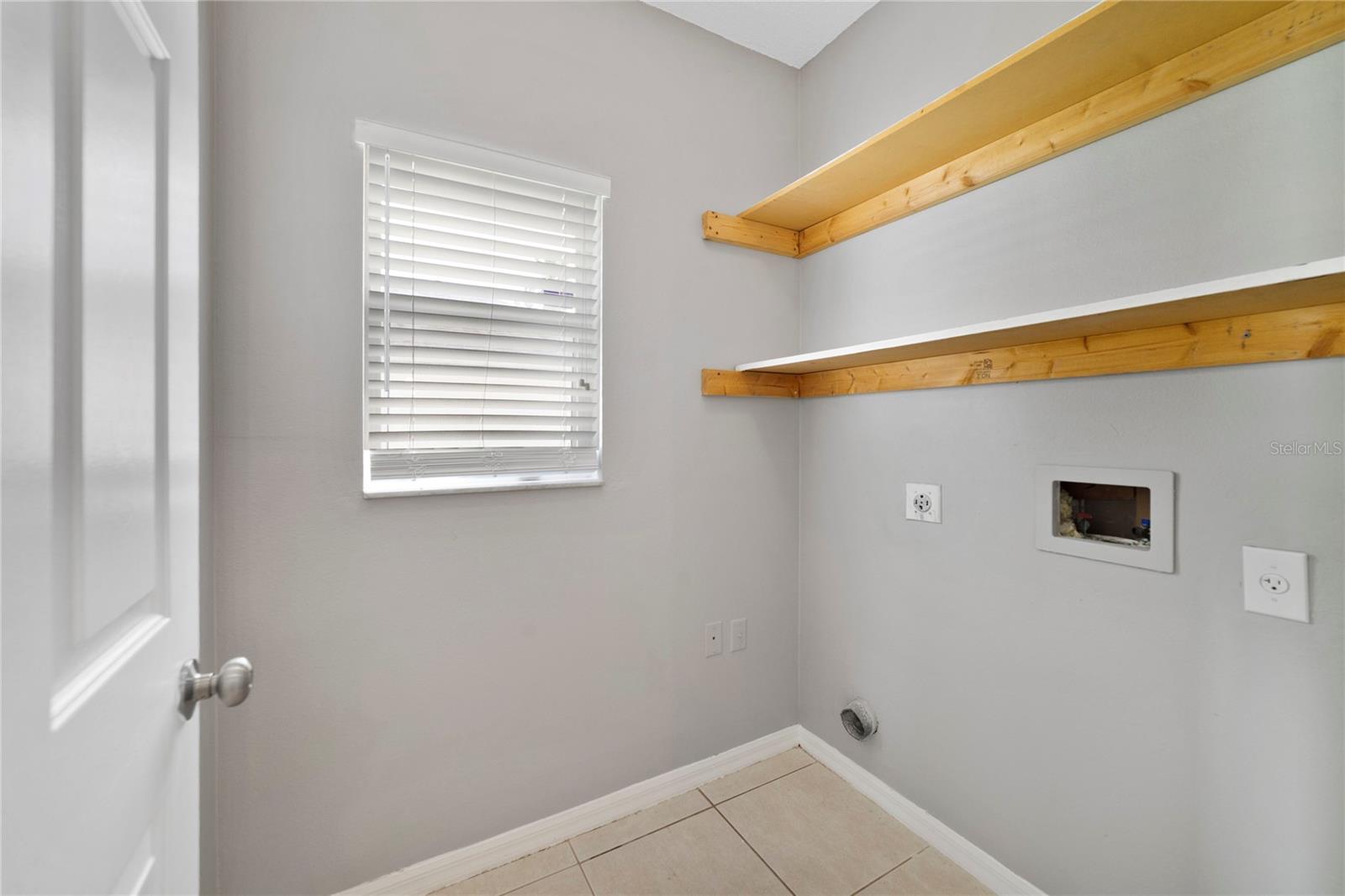 Image 23 of 24 For 211 Canterbury Court