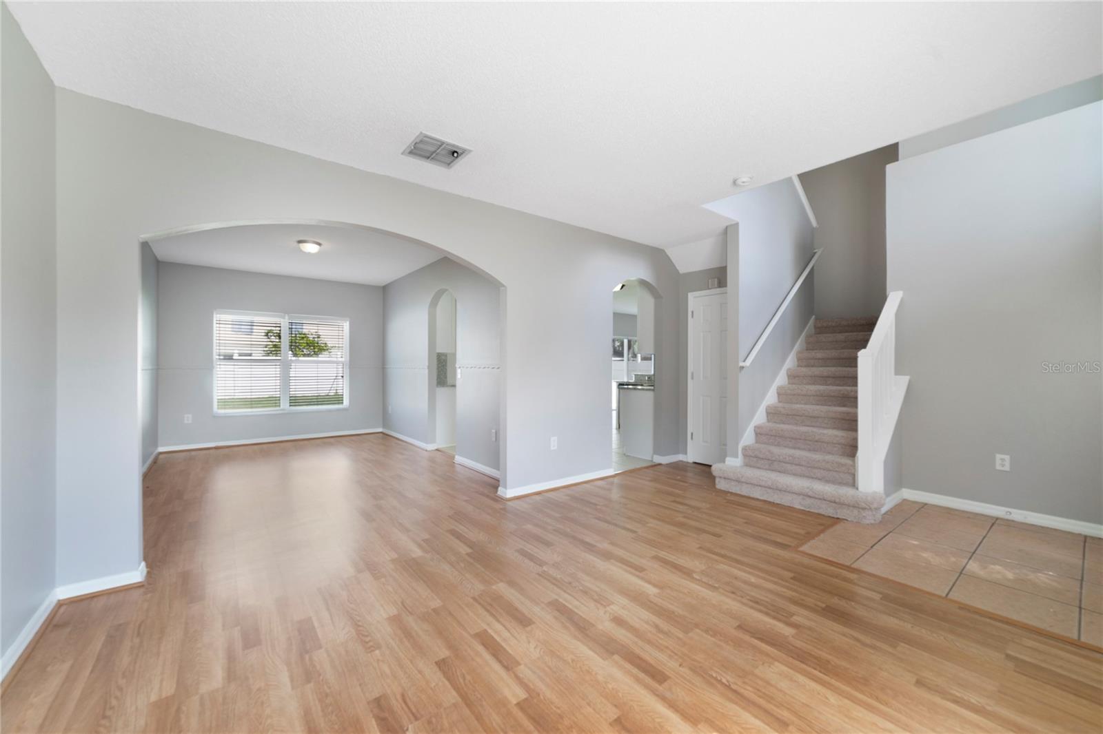 Image 3 of 24 For 211 Canterbury Court