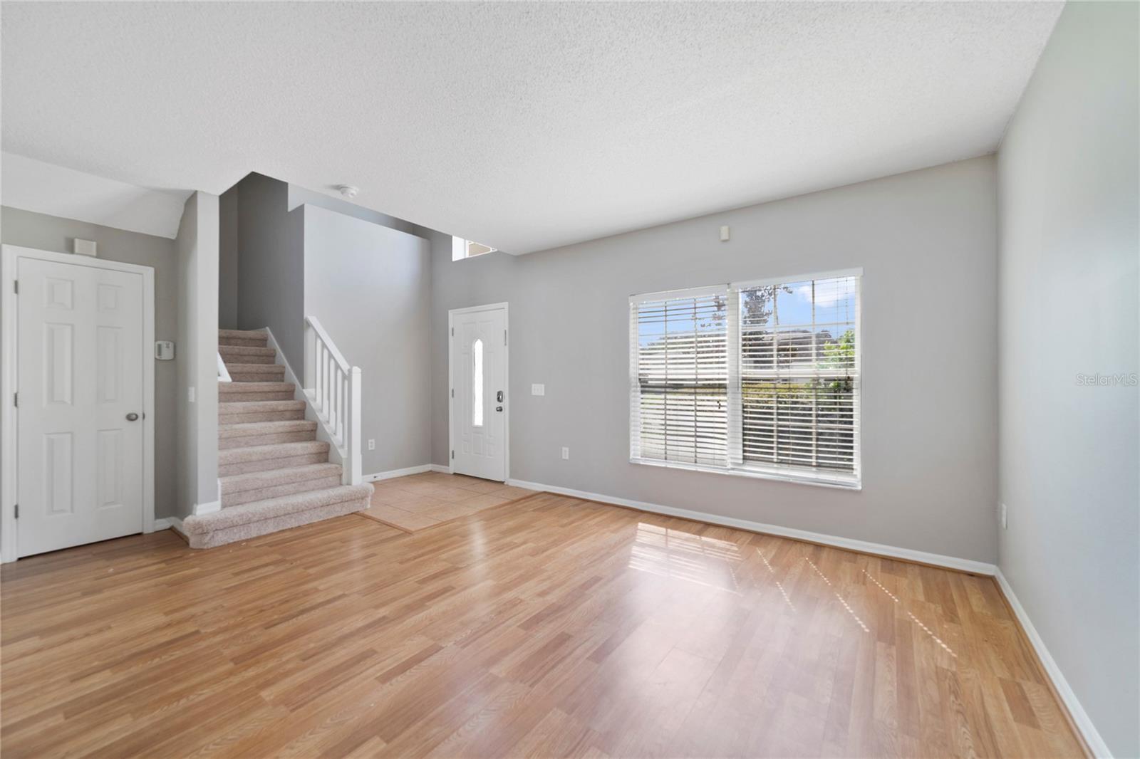 Image 4 of 24 For 211 Canterbury Court