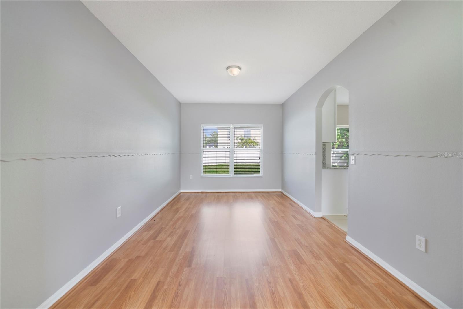Image 5 of 24 For 211 Canterbury Court