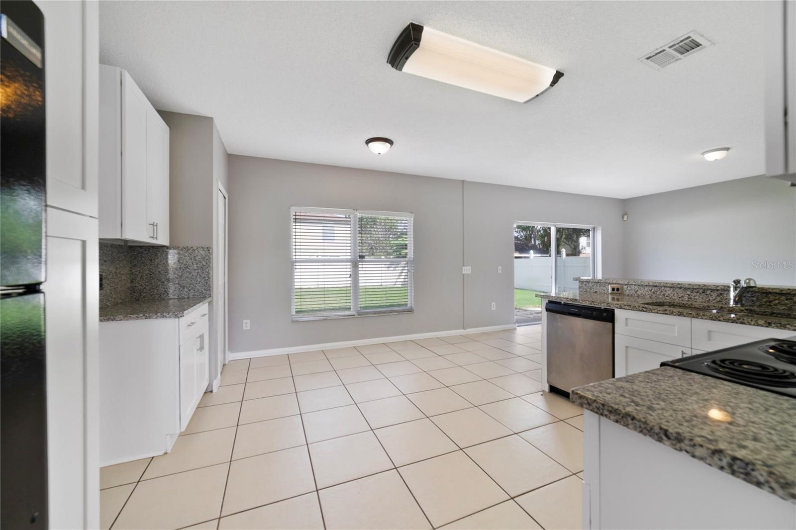 Image 7 of 24 For 211 Canterbury Court
