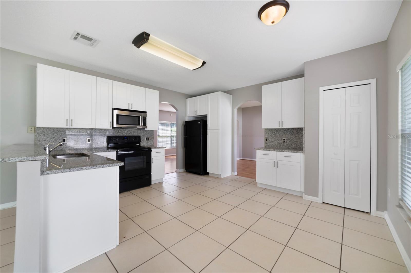 Image 8 of 24 For 211 Canterbury Court