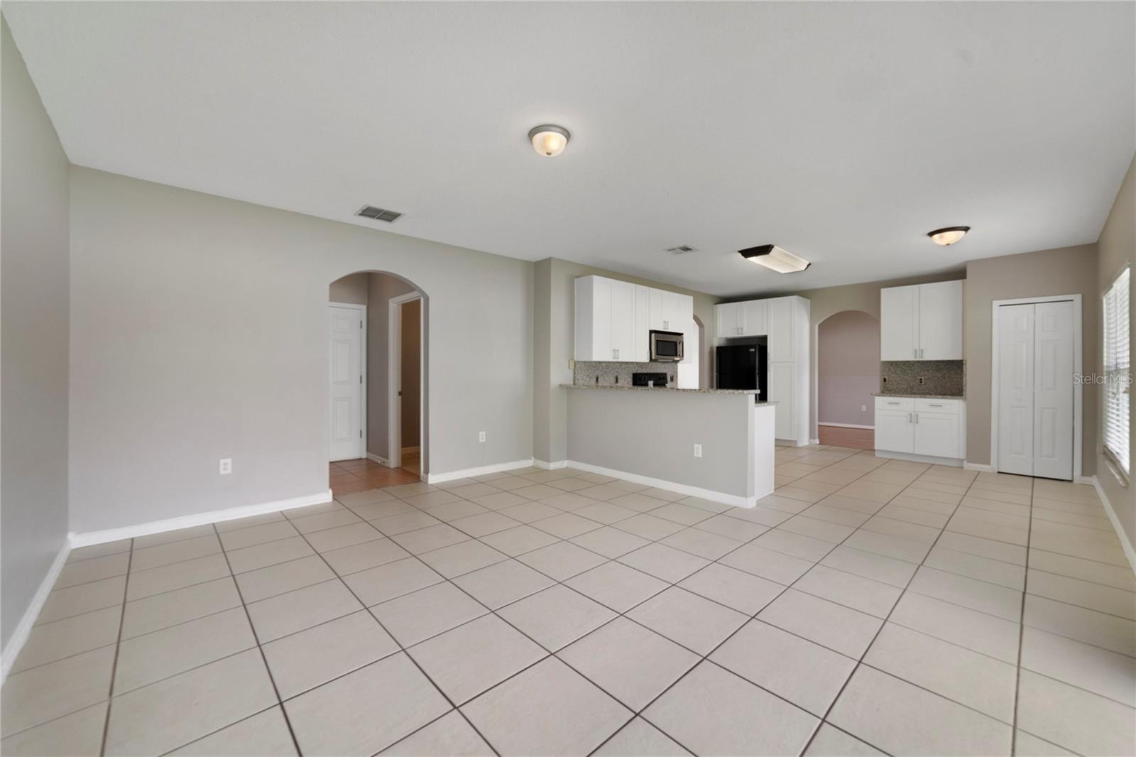 Image 9 of 24 For 211 Canterbury Court
