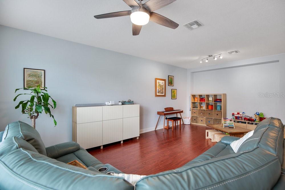 Image 7 of 33 For 5416 Factors Walk Drive