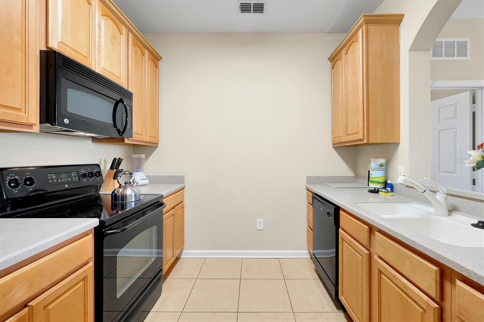 Image 11 of 42 For 4862 Cayview Avenue 306
