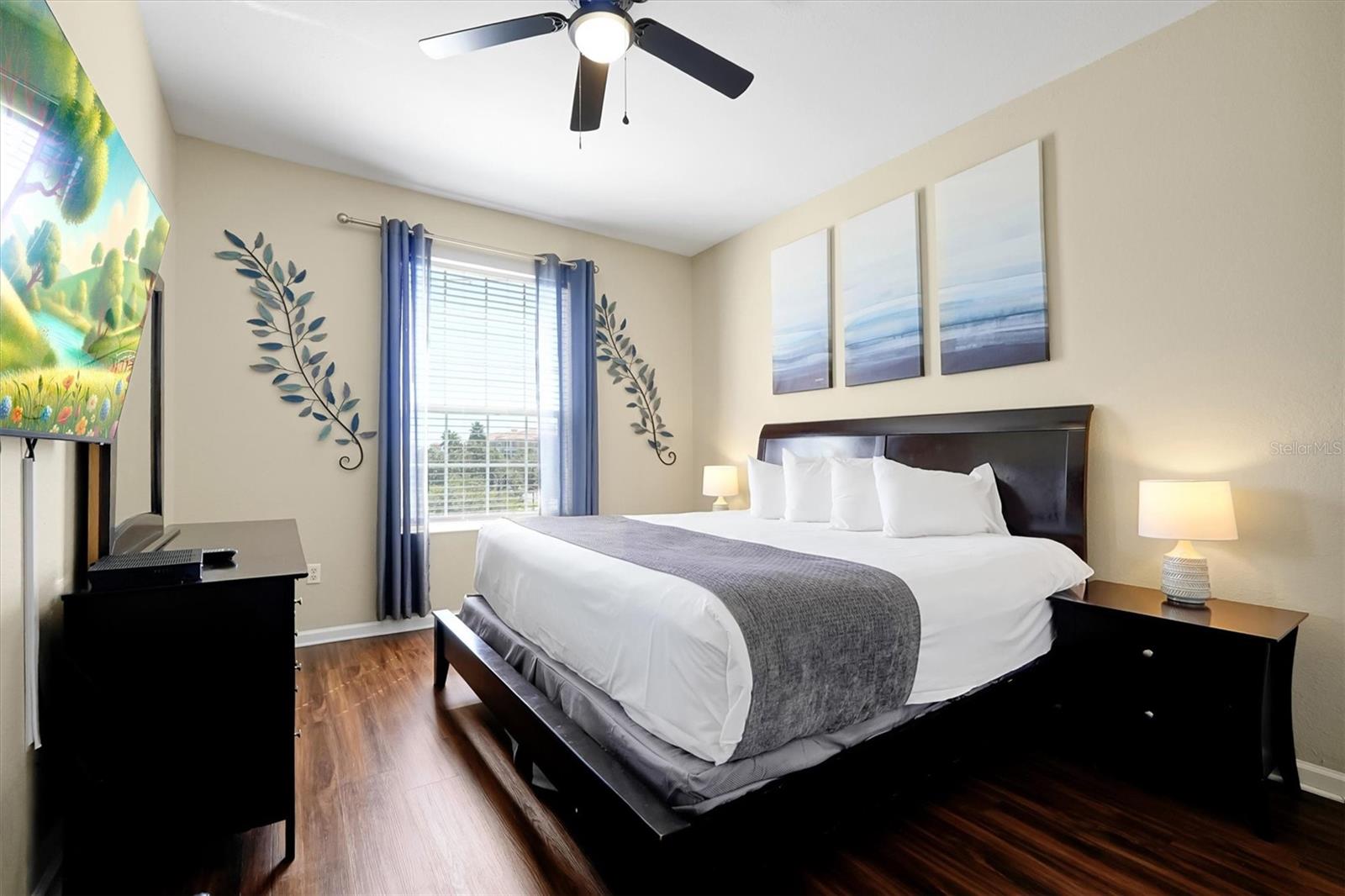Image 15 of 42 For 4862 Cayview Avenue 306