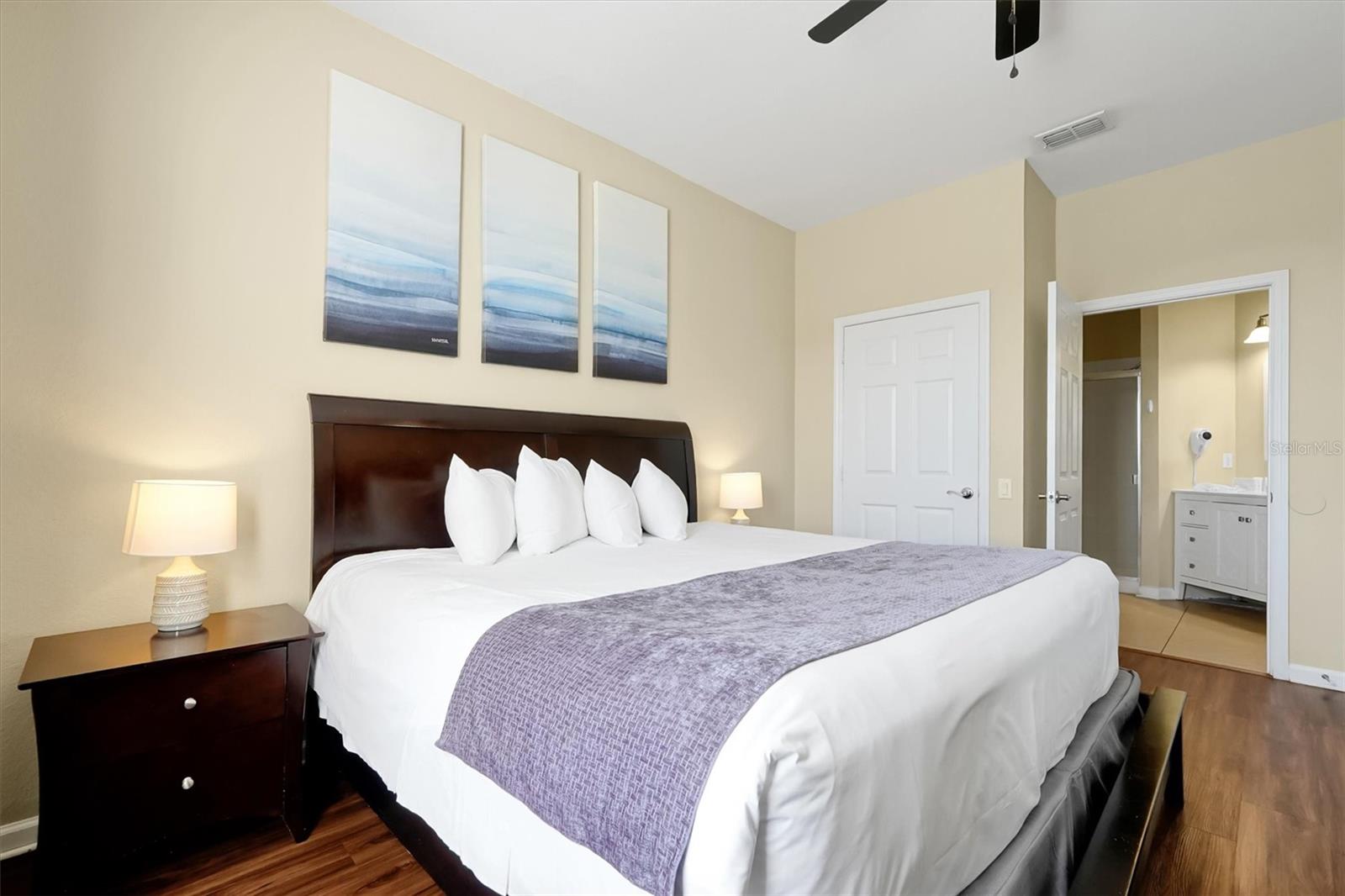 Image 17 of 42 For 4862 Cayview Avenue 306
