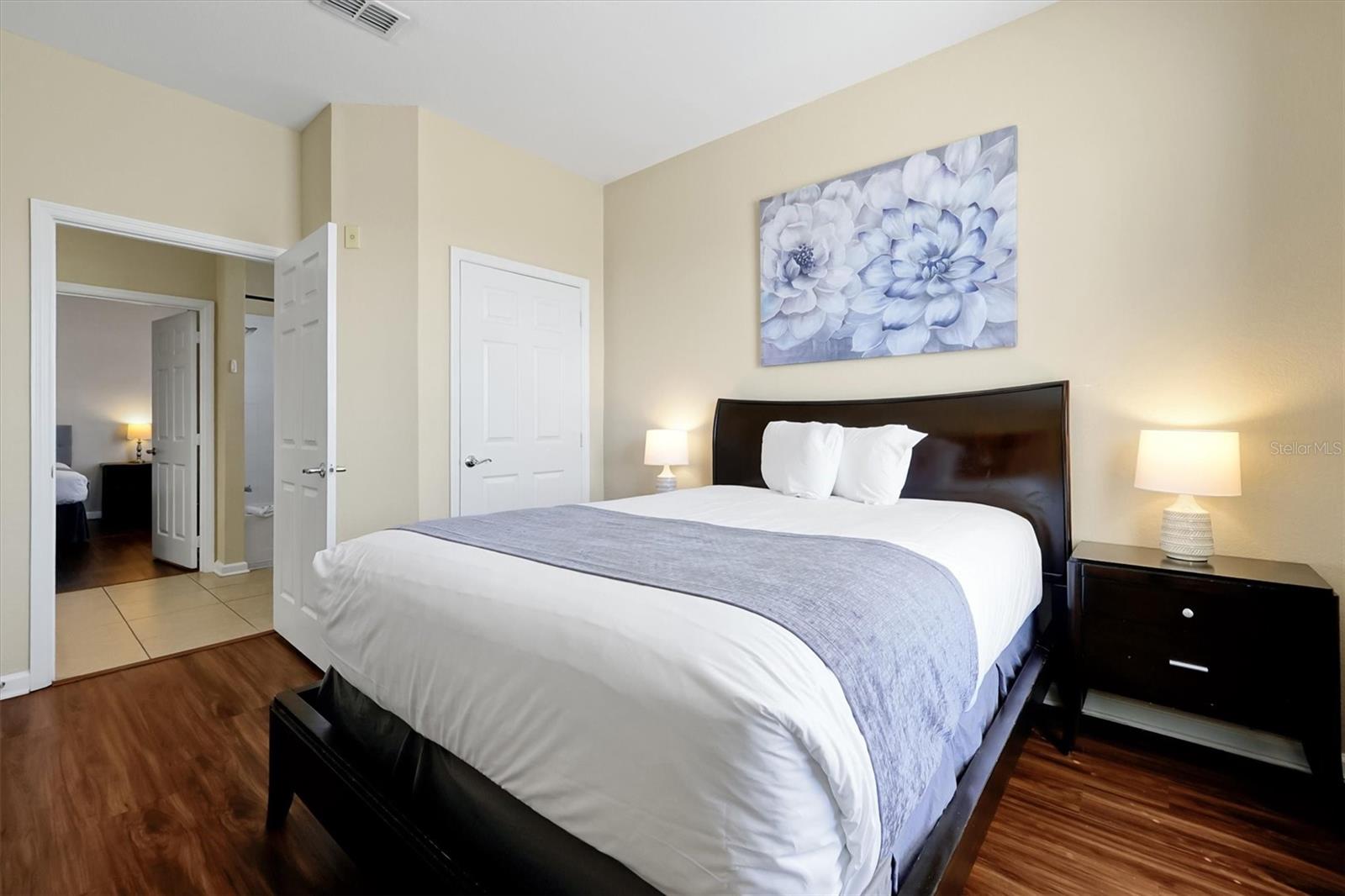 Image 20 of 42 For 4862 Cayview Avenue 306
