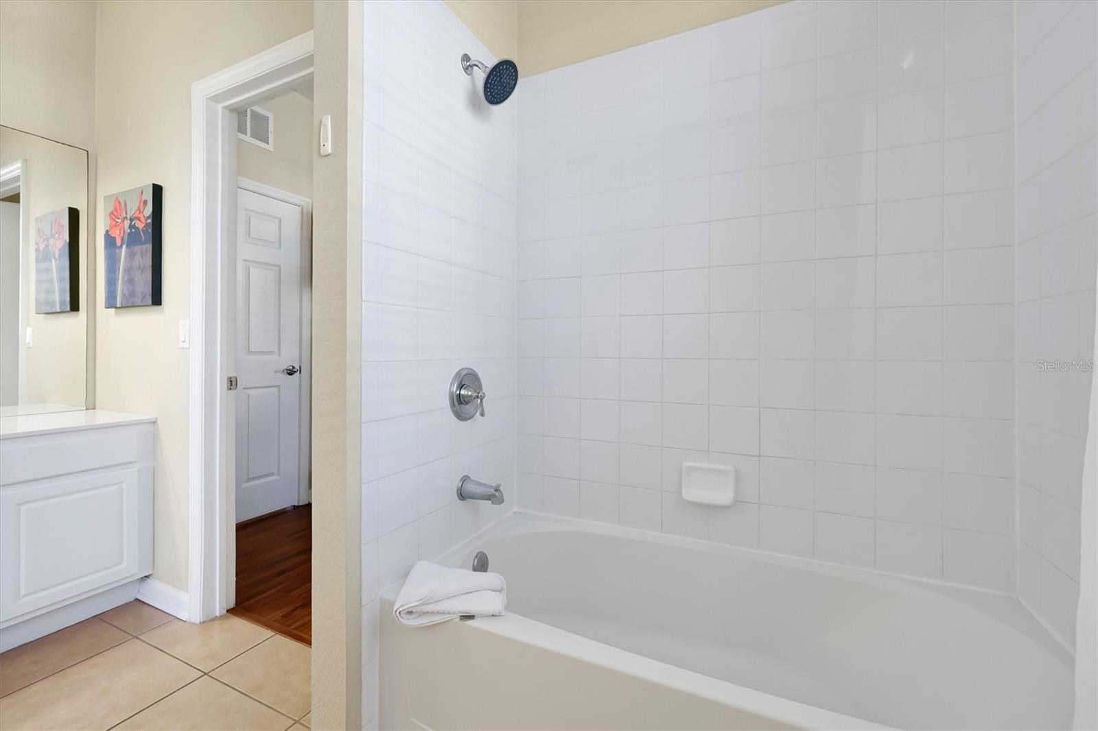 Image 22 of 42 For 4862 Cayview Avenue 306