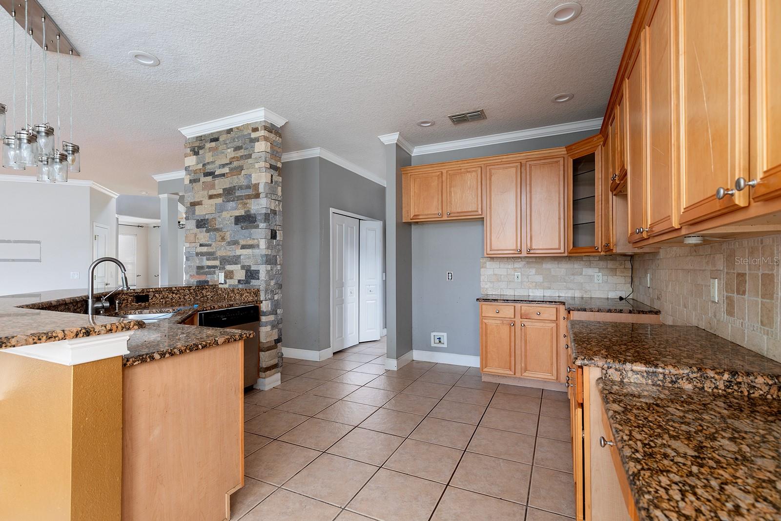 Image 10 of 35 For 13138 Paloma Drive