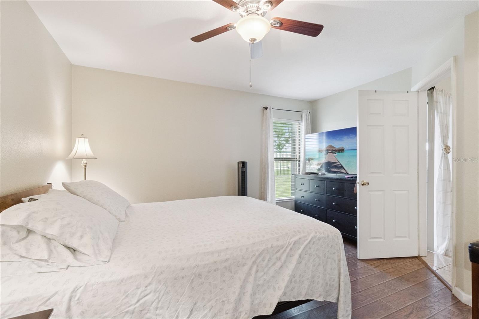 Image 10 of 16 For 152 Lakepointe Circle