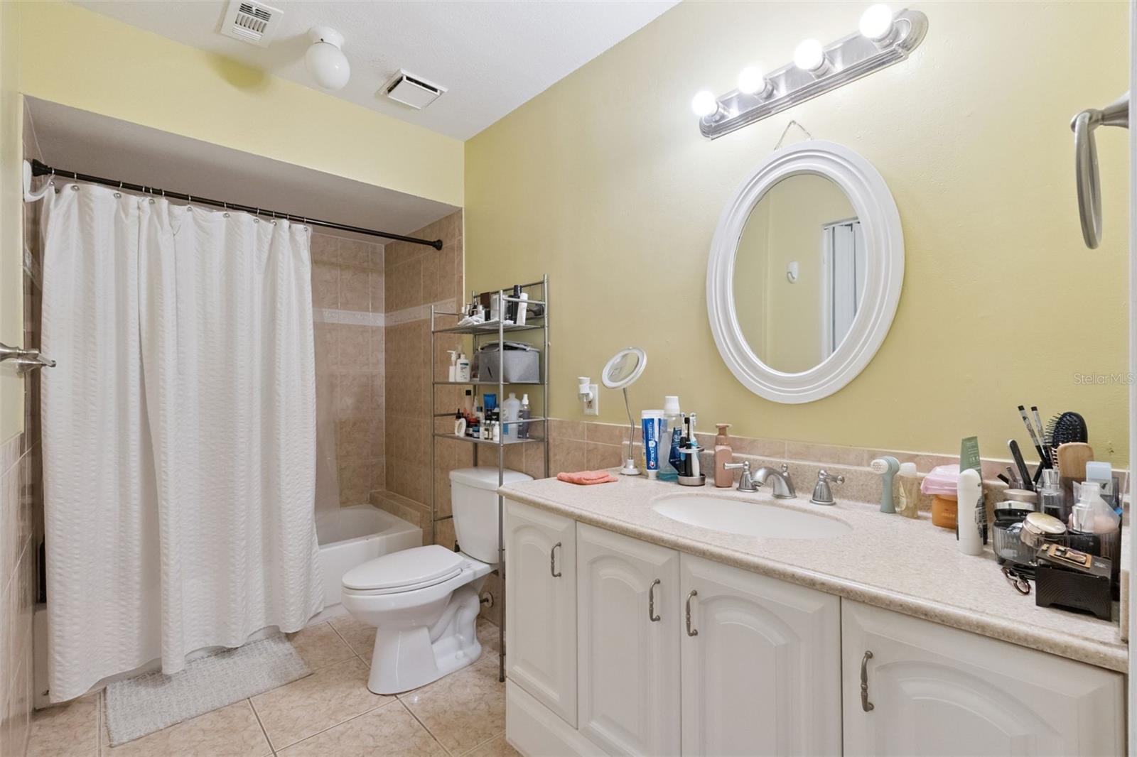 Image 11 of 16 For 152 Lakepointe Circle