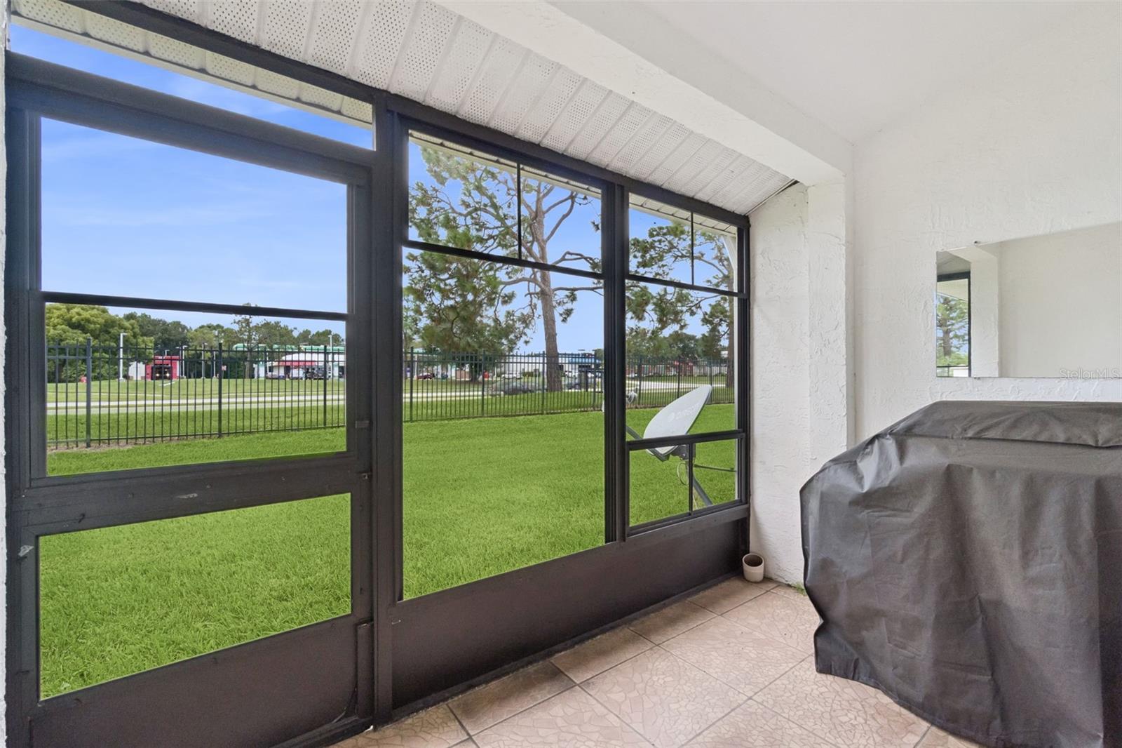 Image 2 of 16 For 152 Lakepointe Circle