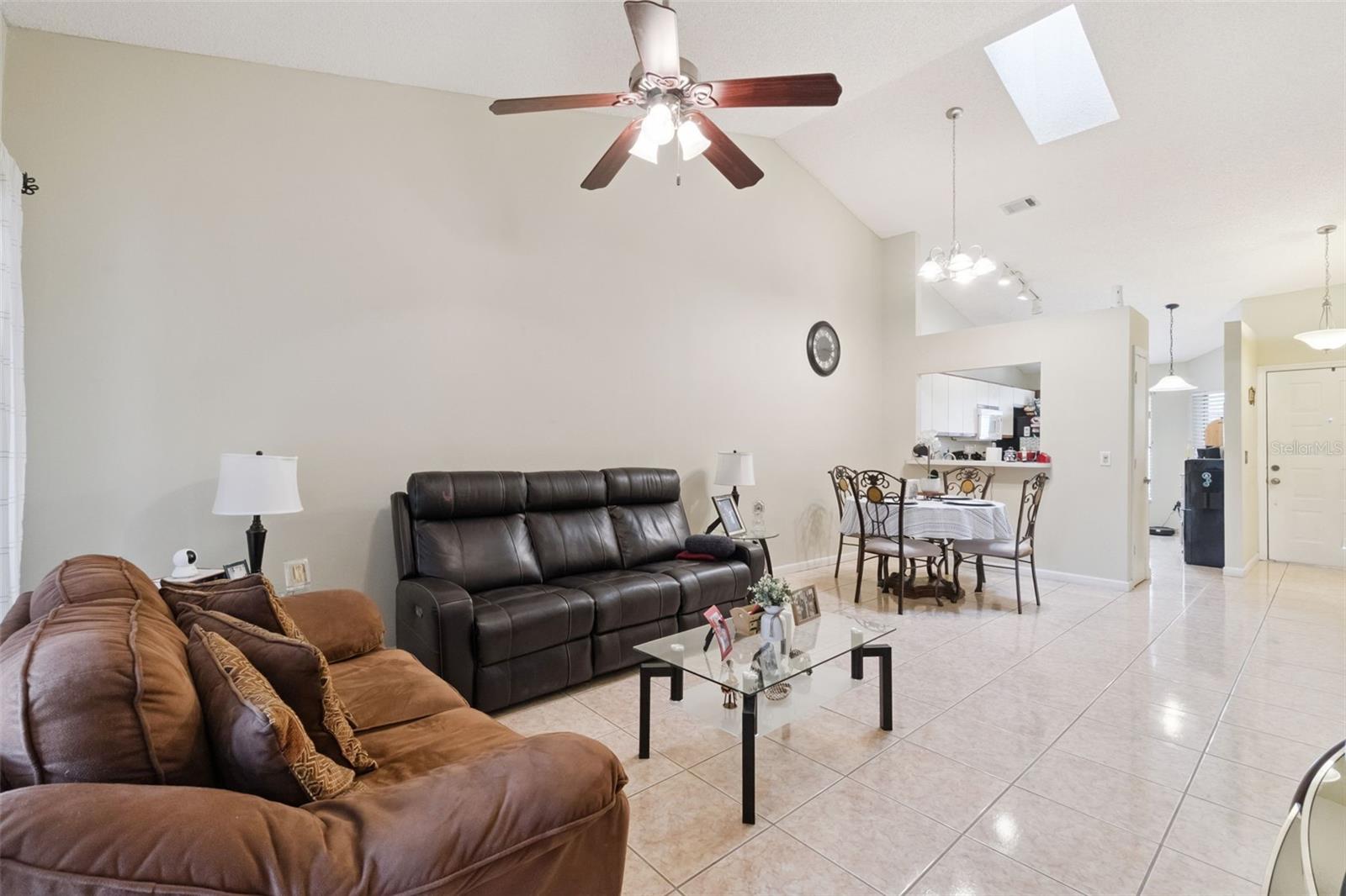 Image 4 of 16 For 152 Lakepointe Circle