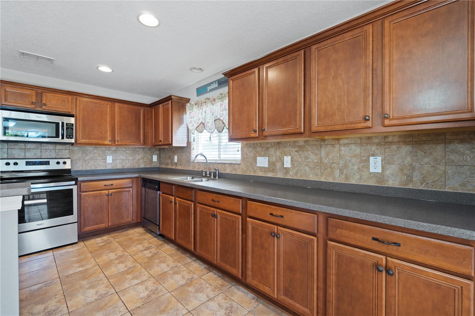 Image 22 of 53 For 4816 Barbados Loop