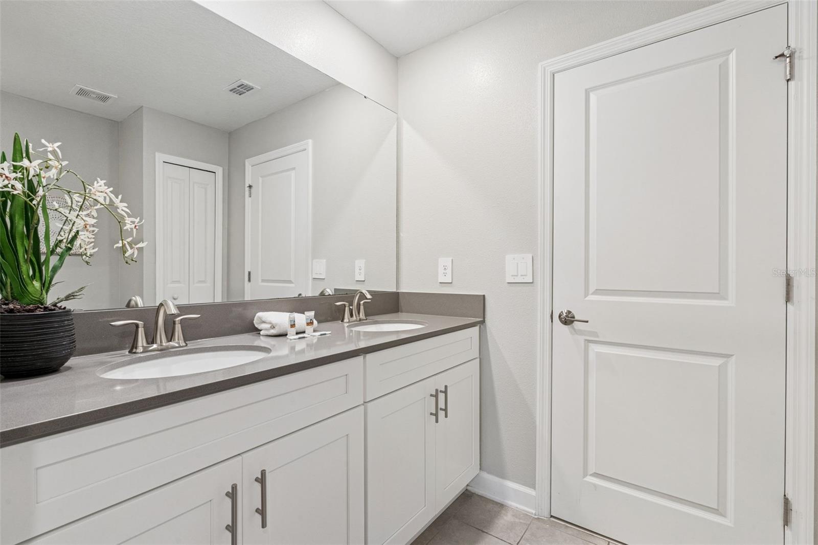 Image 36 of 93 For 2949 Protagonist Street