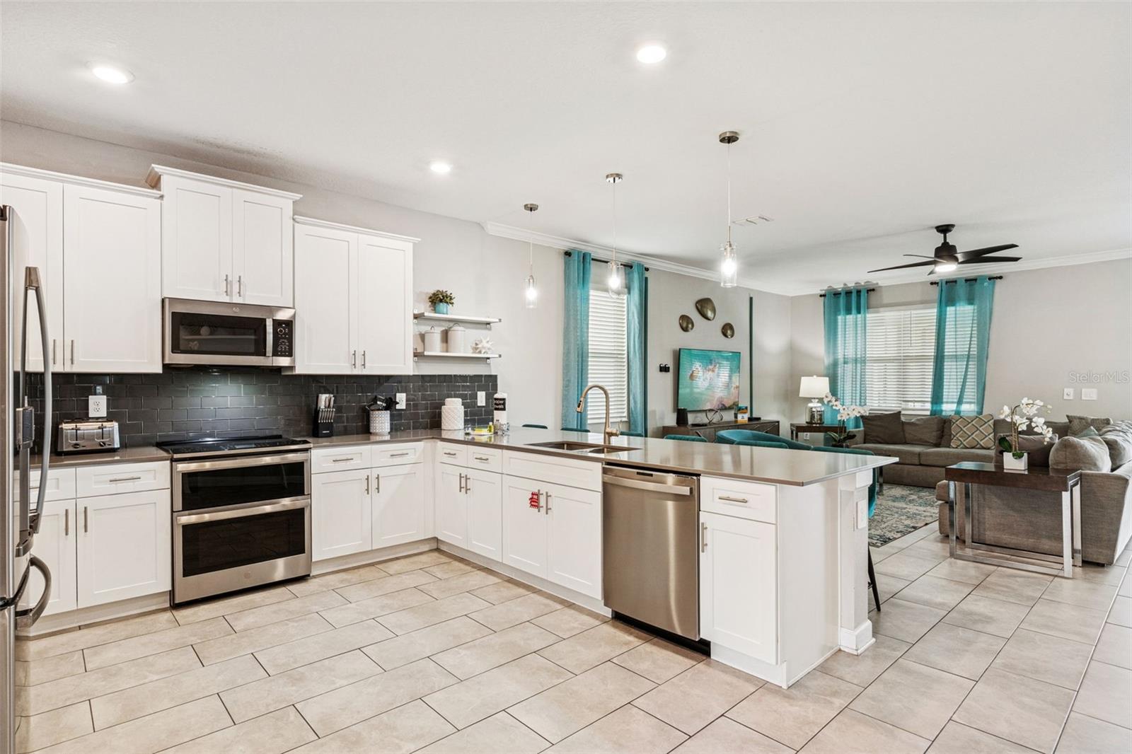 Image 8 of 93 For 2949 Protagonist Street