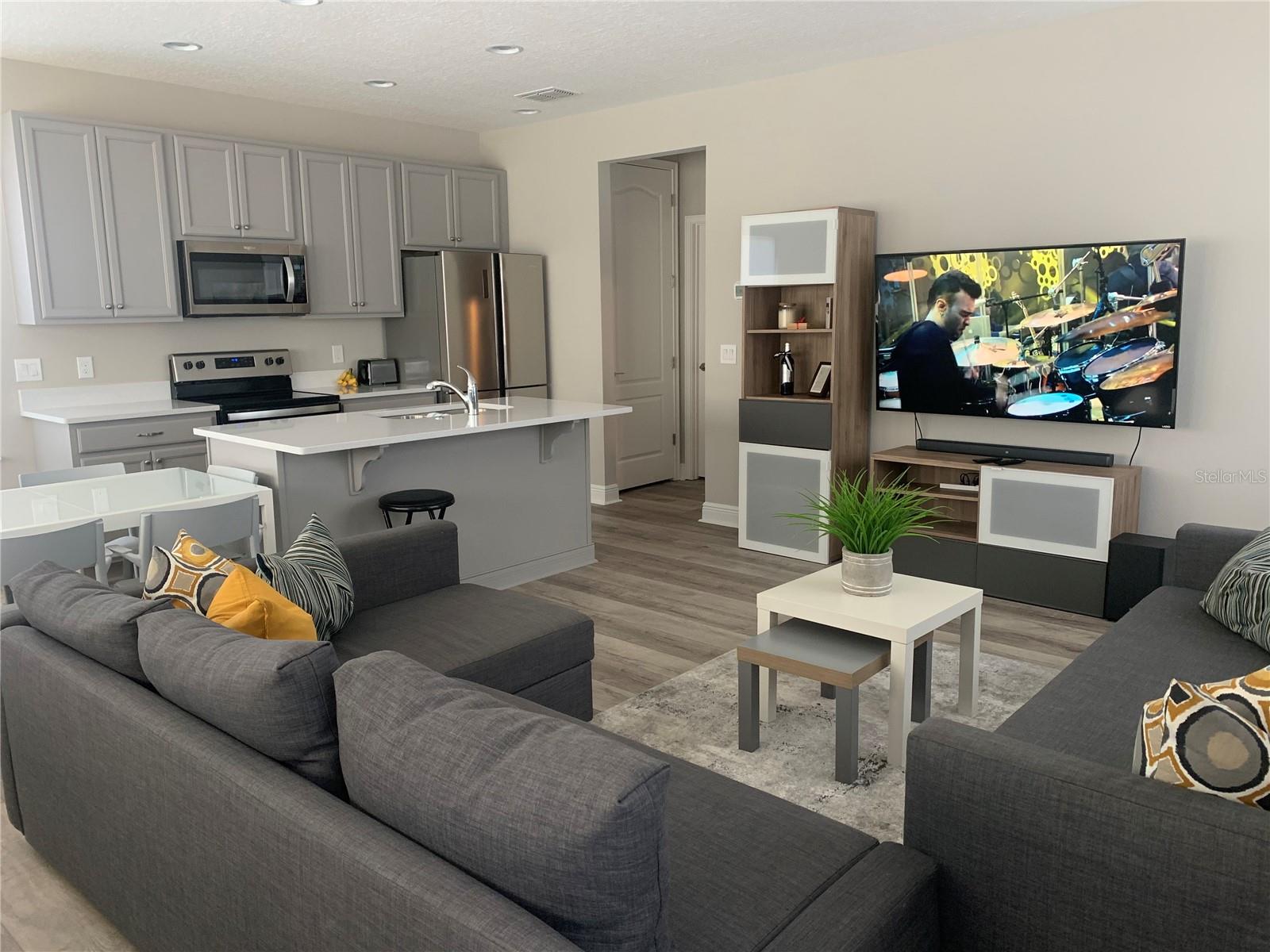 Image 2 of 10 For 8261 Lindahl Alley