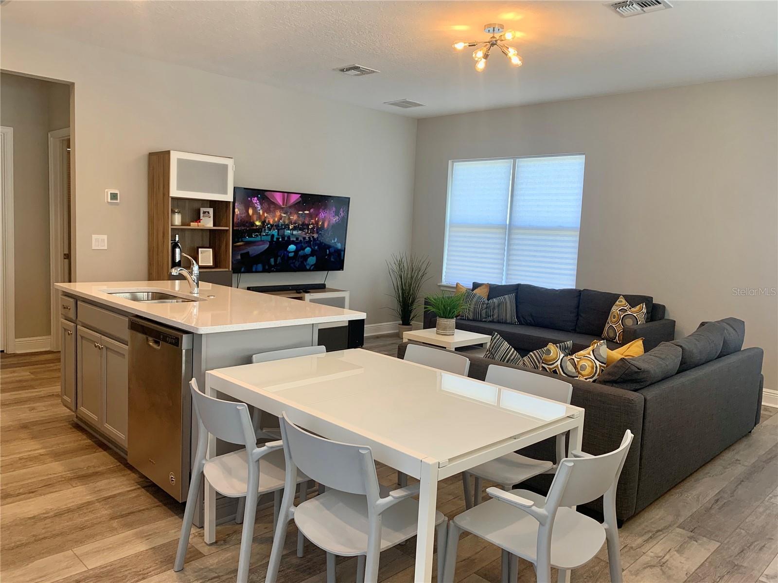 Image 3 of 10 For 8261 Lindahl Alley