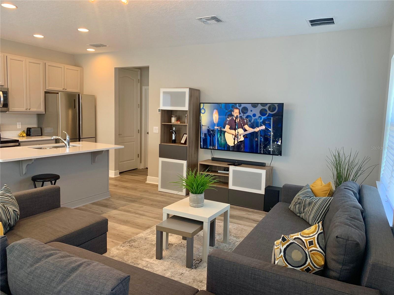 Image 4 of 10 For 8261 Lindahl Alley