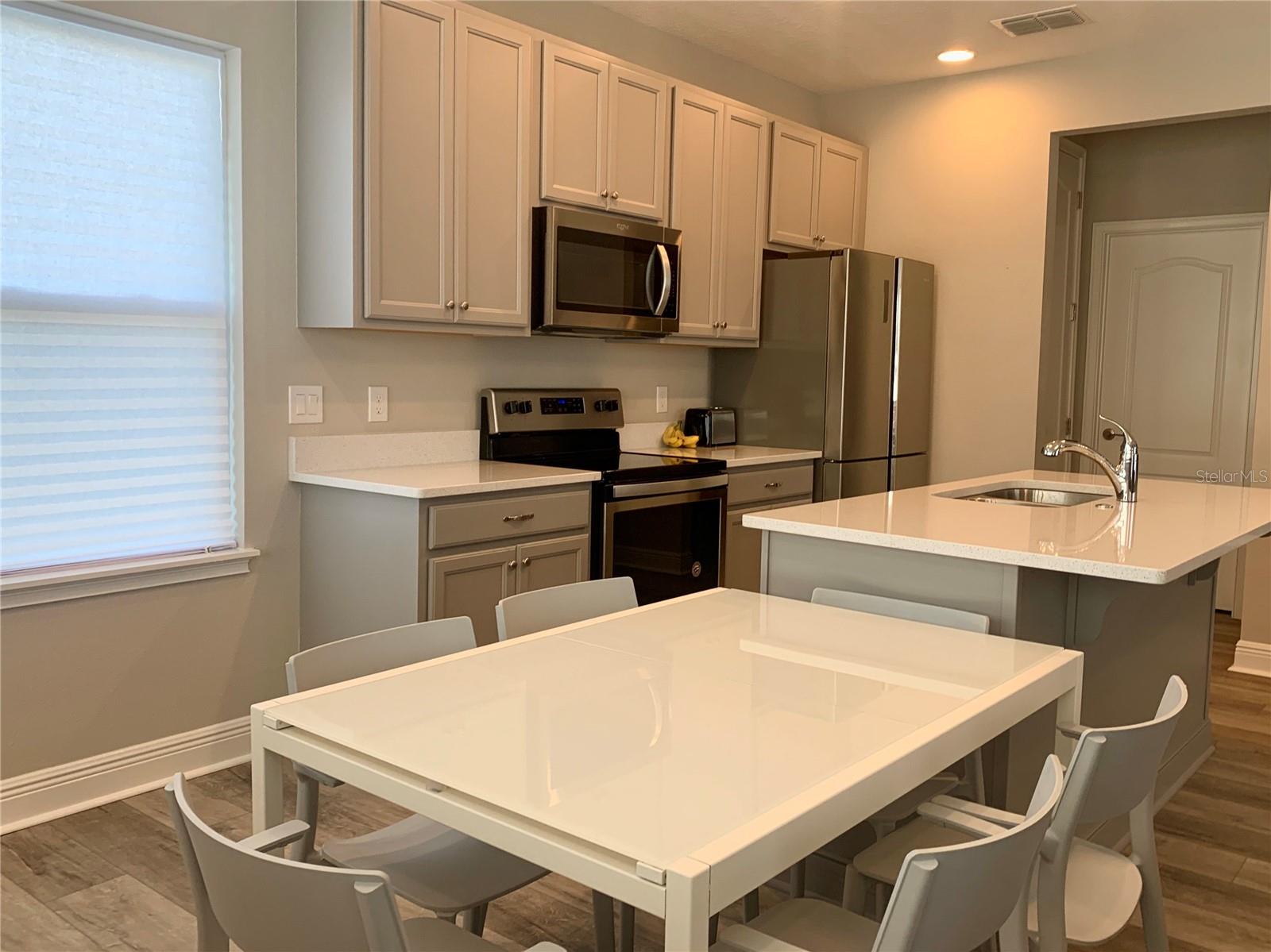 Image 6 of 10 For 8261 Lindahl Alley