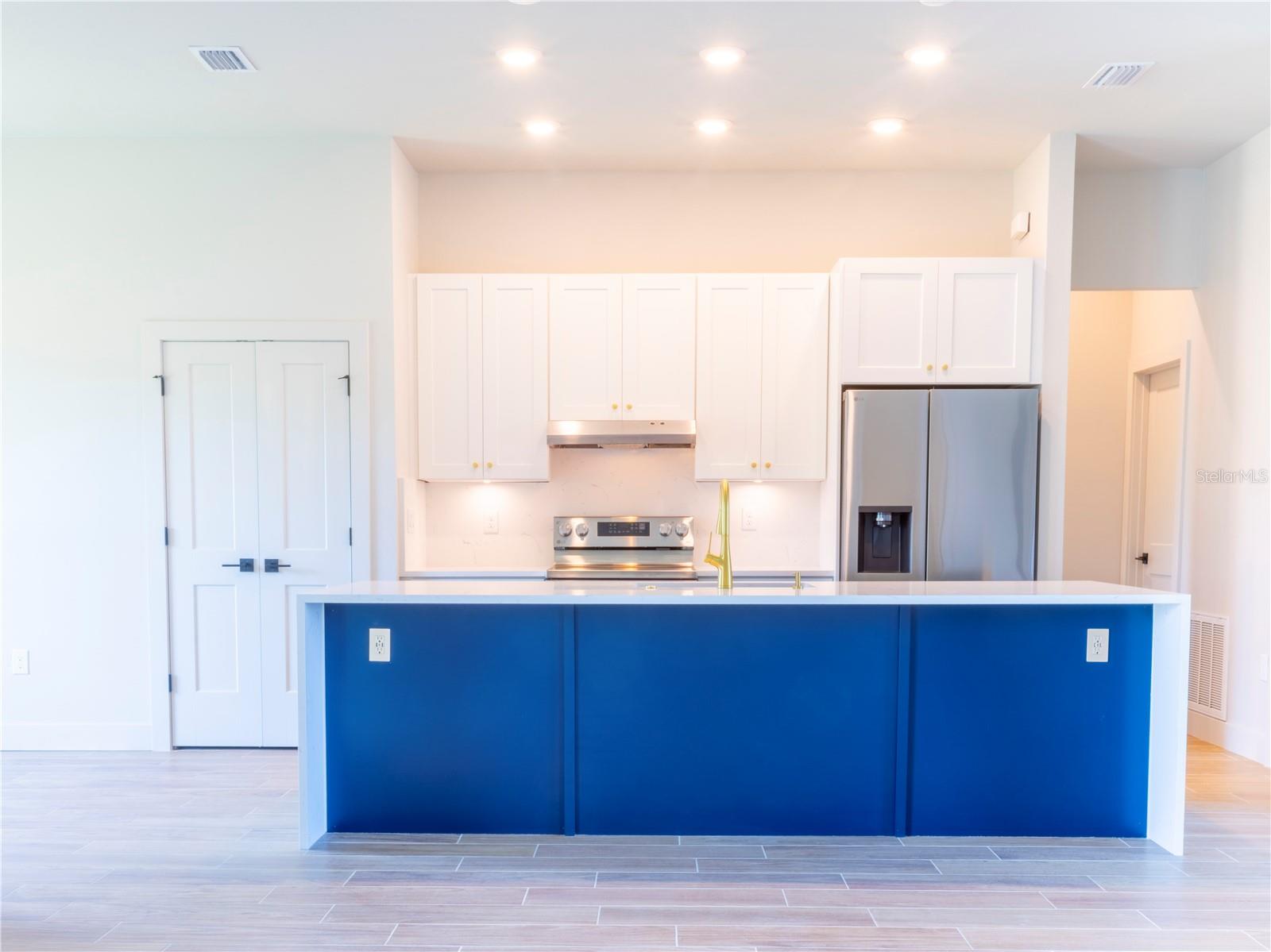 Image 11 of 50 For 9249 King Hill Street