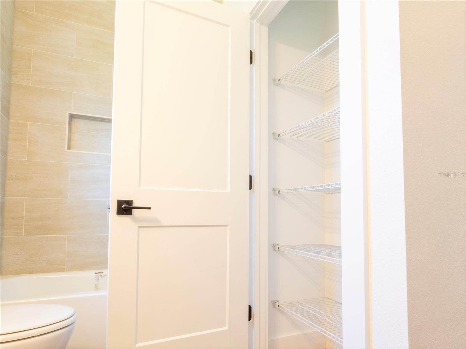 Image 4 of 50 For 9249 King Hill Street