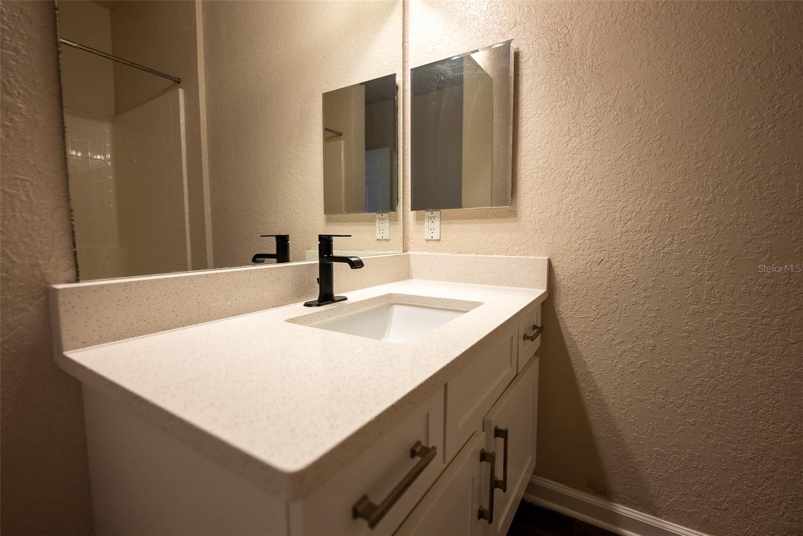 Image 16 of 33 For 911 Orange Avenue 127