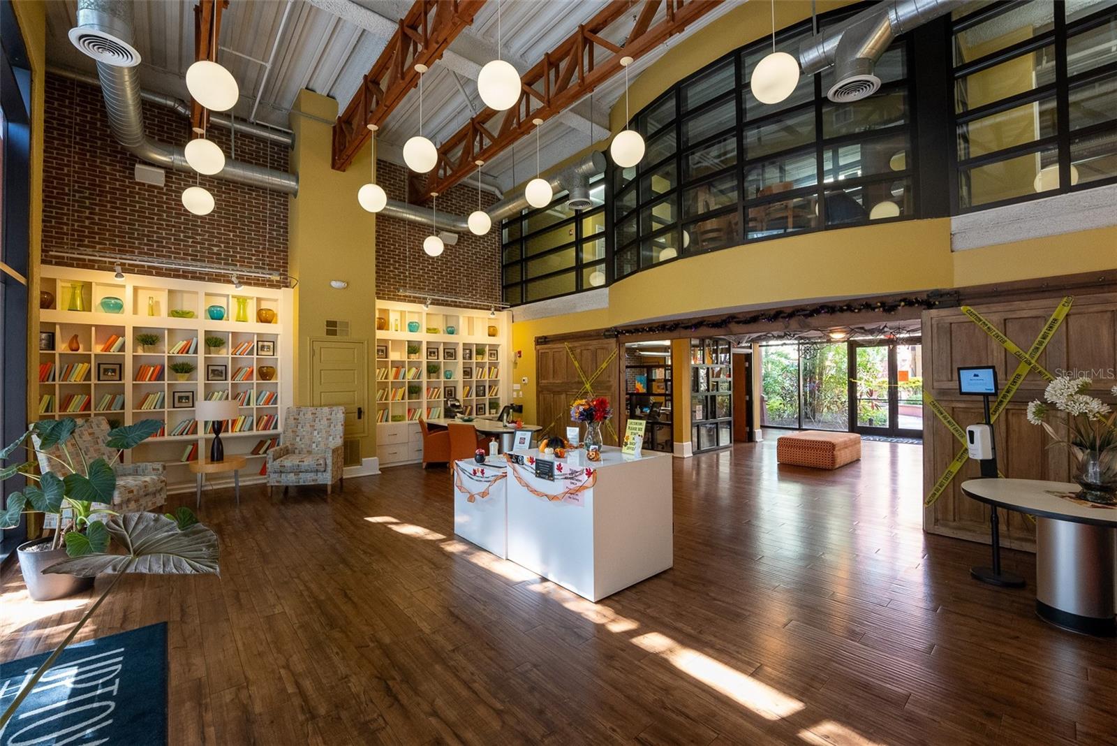 Image 2 of 33 For 911 Orange Avenue 127