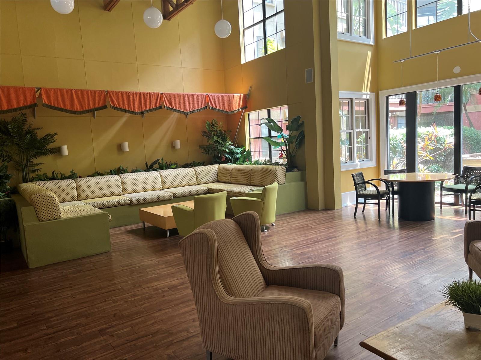 Image 28 of 33 For 911 Orange Avenue 127