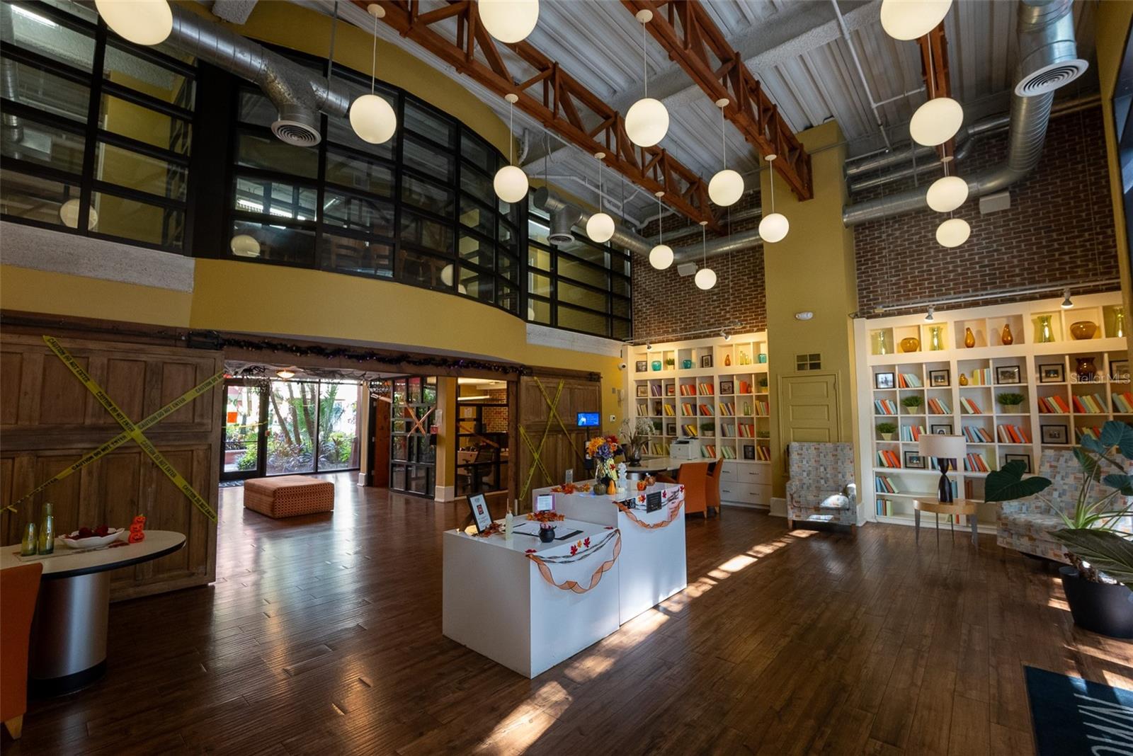 Image 3 of 33 For 911 Orange Avenue 127