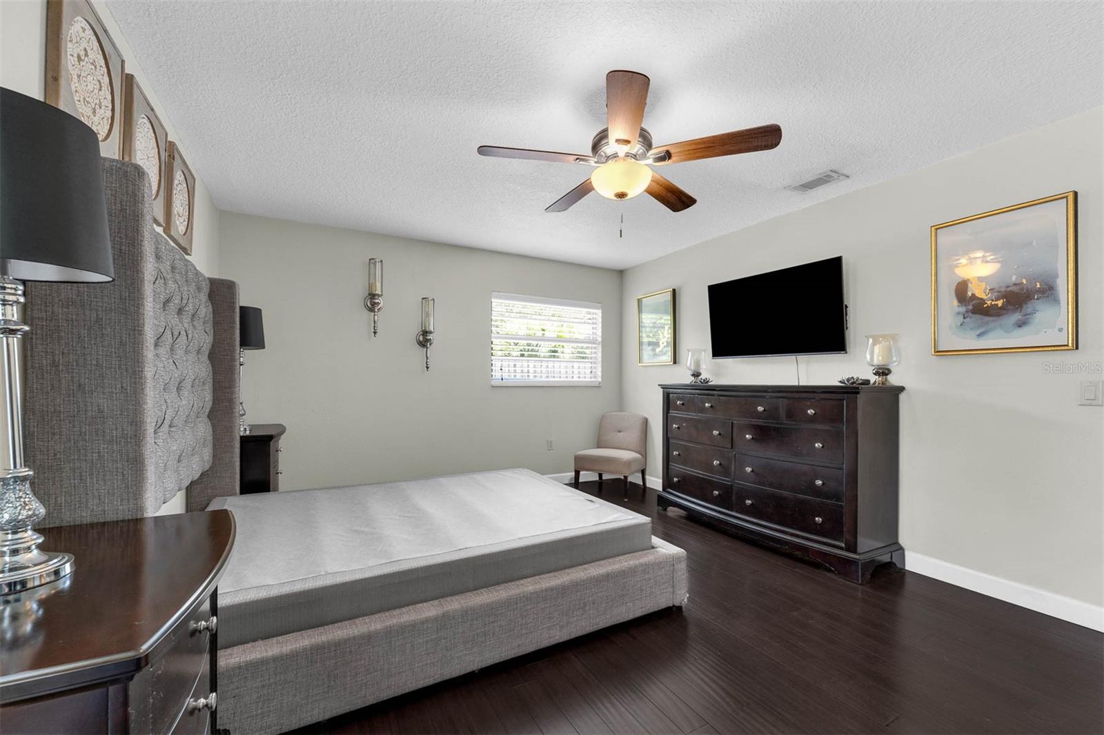 Image 17 of 49 For 6106 Huckleberry Avenue