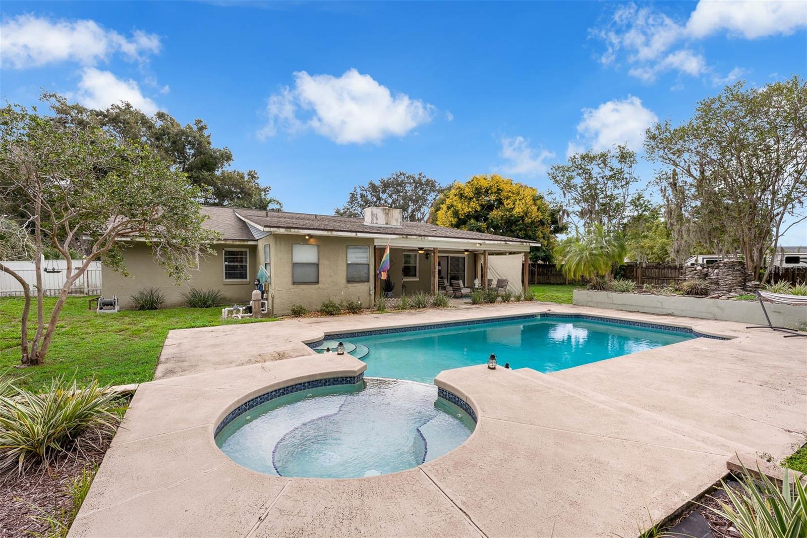 Image 29 of 49 For 6106 Huckleberry Avenue