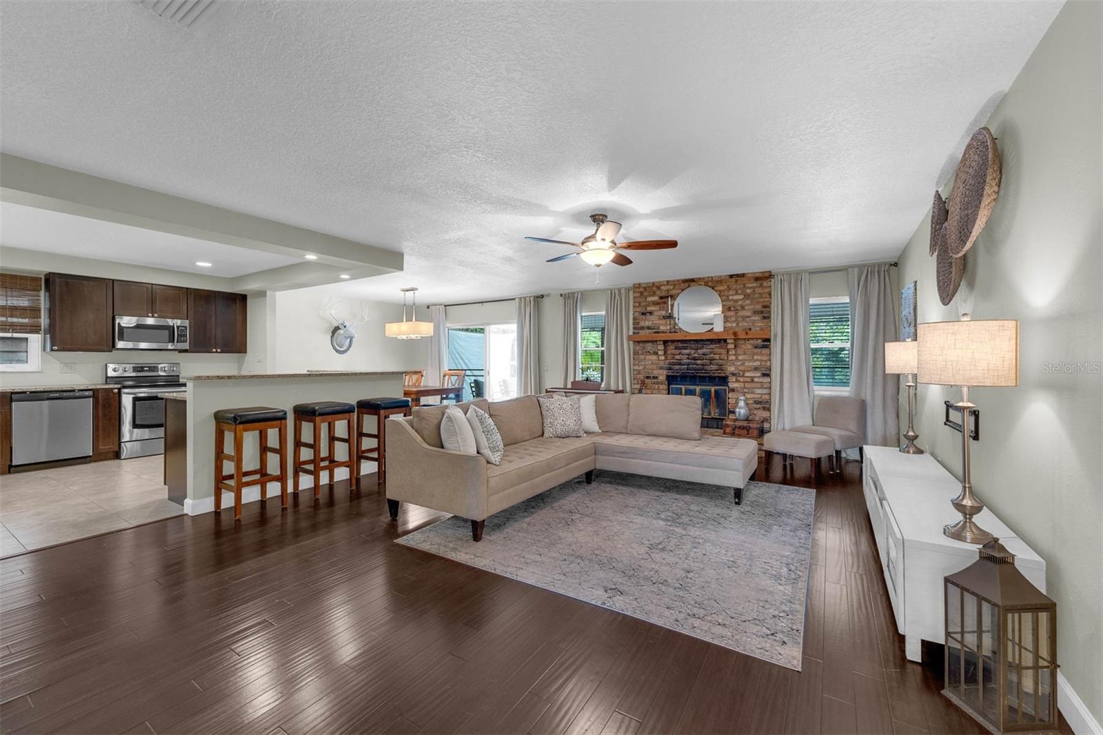 Image 5 of 49 For 6106 Huckleberry Avenue