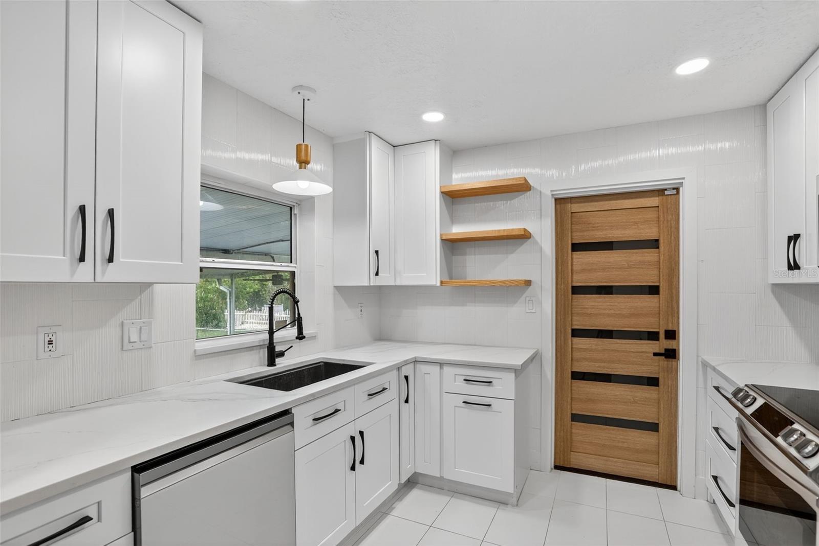 Image 16 of 57 For 832 Thalia Drive