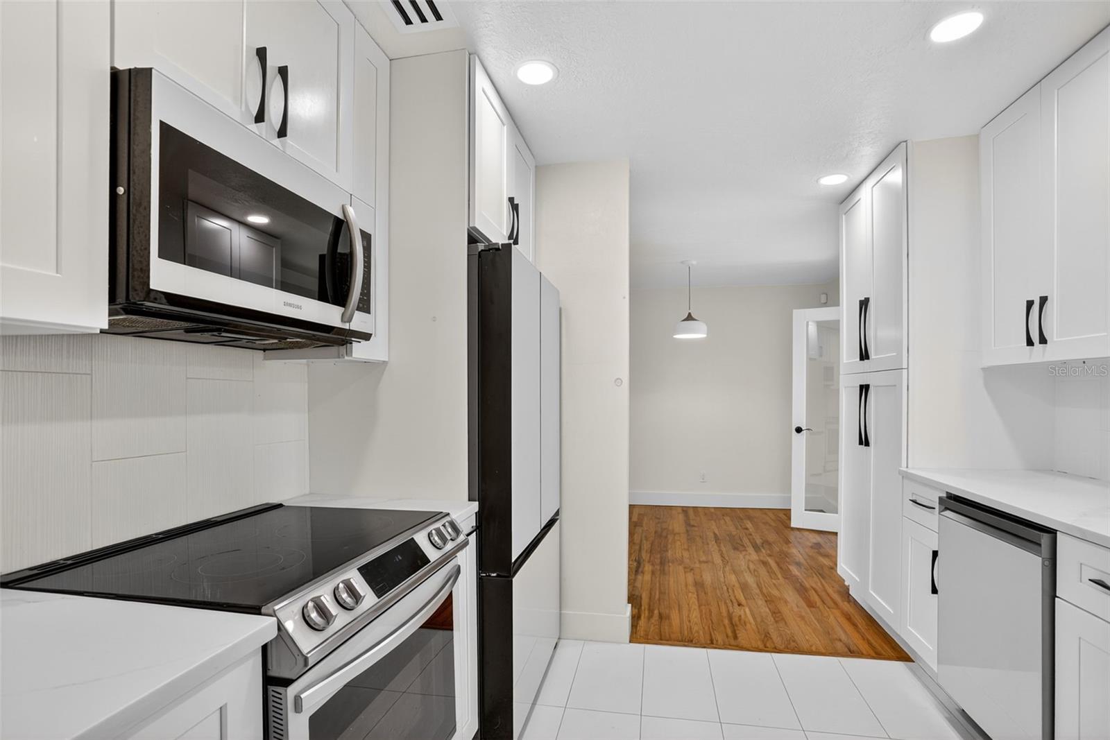 Image 17 of 57 For 832 Thalia Drive