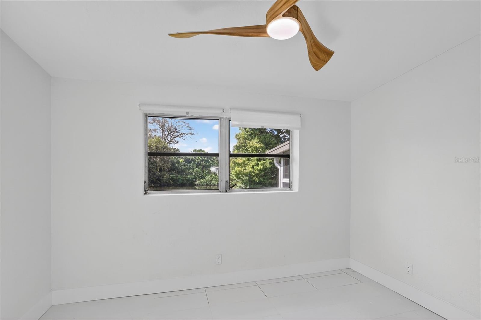 Image 19 of 57 For 832 Thalia Drive