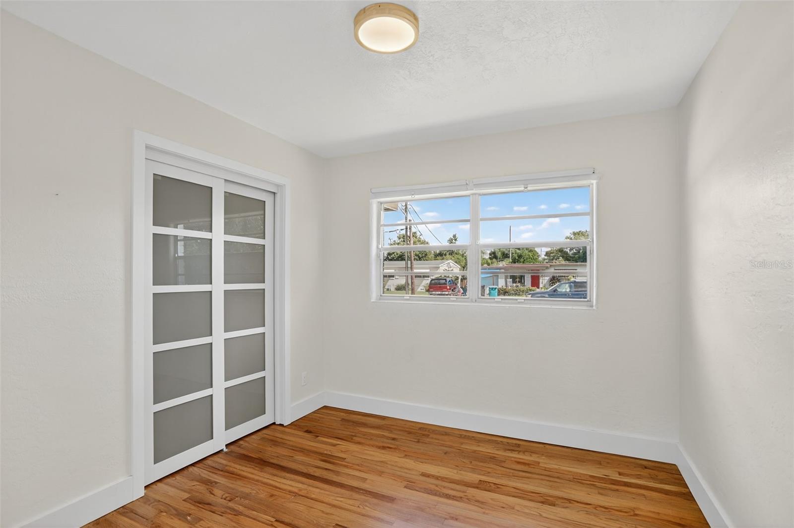Image 21 of 57 For 832 Thalia Drive