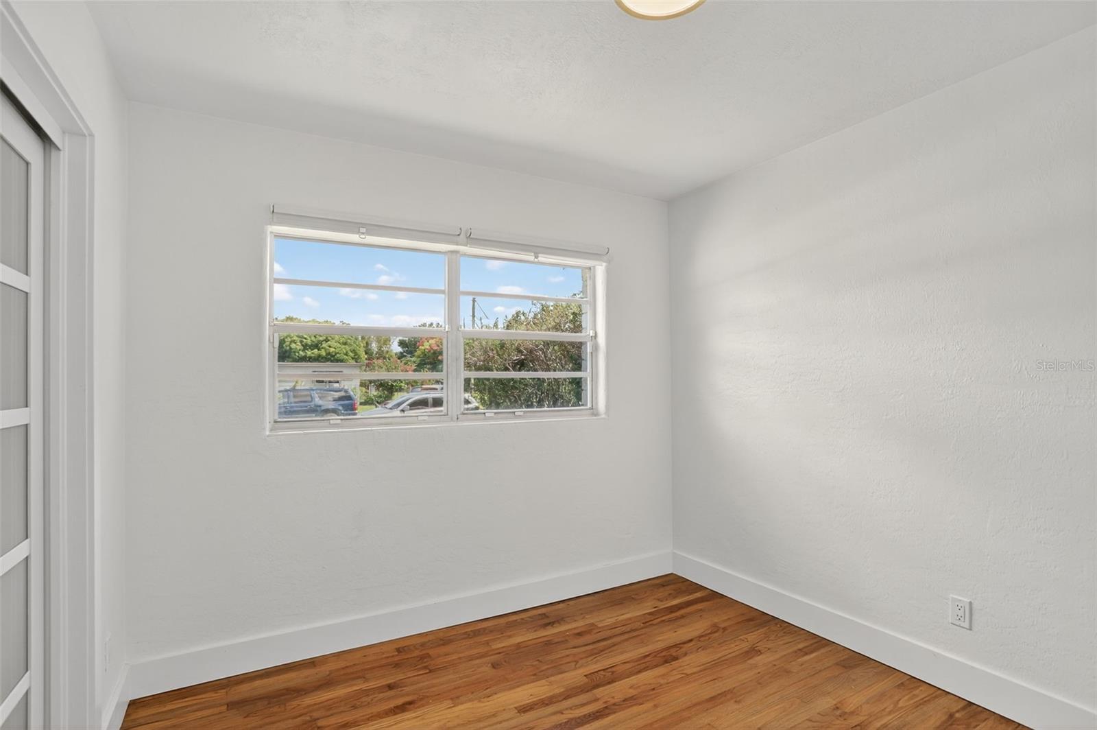 Image 22 of 57 For 832 Thalia Drive