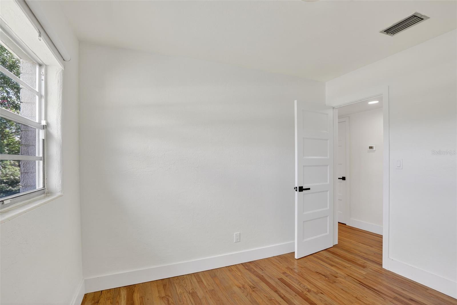 Image 23 of 57 For 832 Thalia Drive
