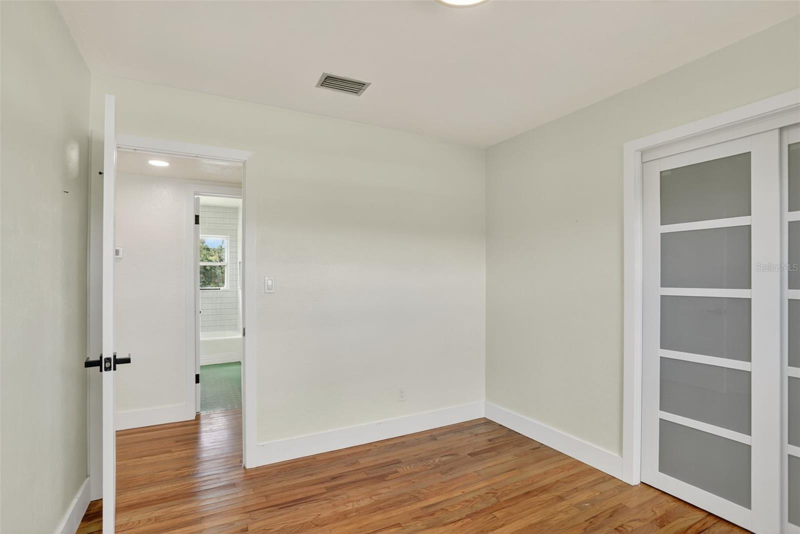 Image 24 of 57 For 832 Thalia Drive